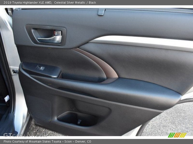 Celestial Silver Metallic / Black 2019 Toyota Highlander XLE AWD