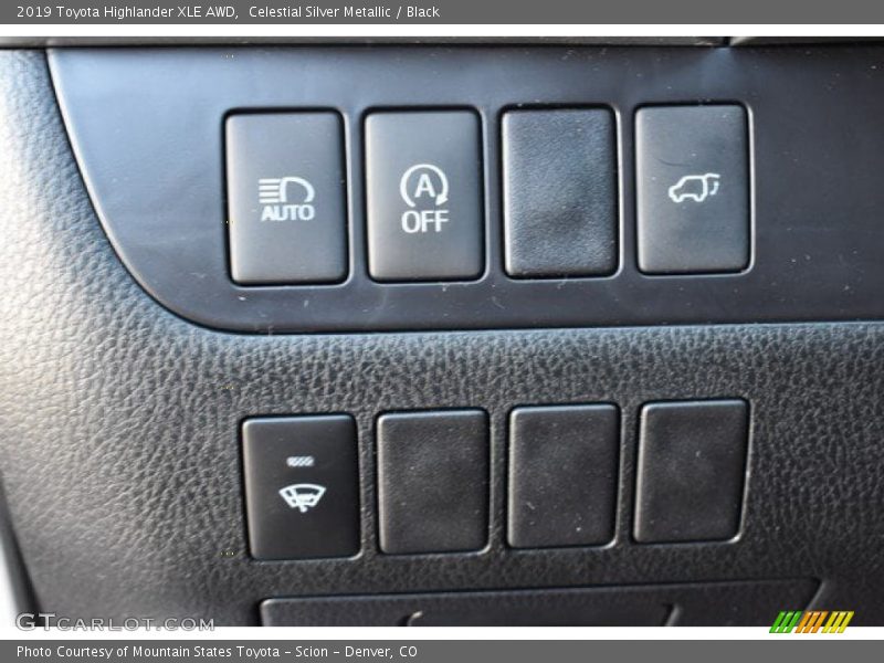 Celestial Silver Metallic / Black 2019 Toyota Highlander XLE AWD
