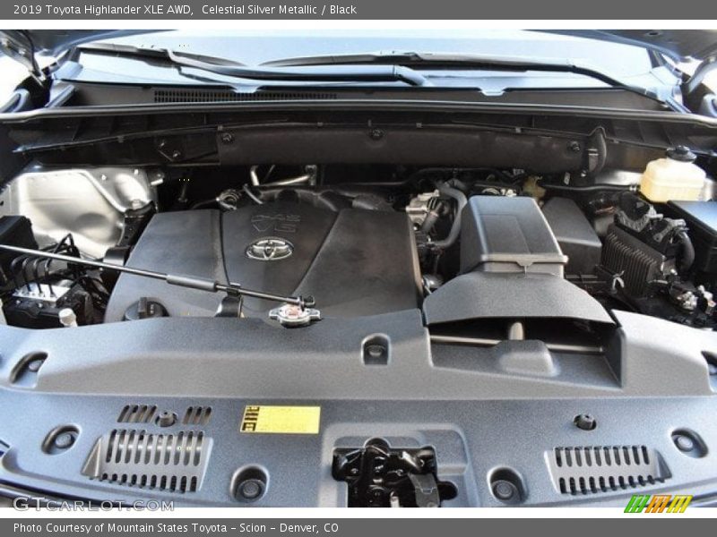 Celestial Silver Metallic / Black 2019 Toyota Highlander XLE AWD