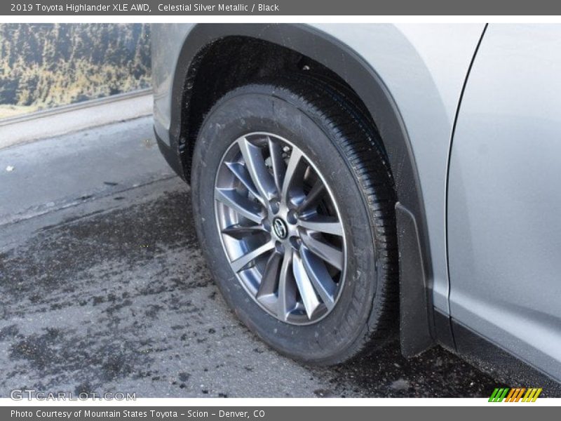 Celestial Silver Metallic / Black 2019 Toyota Highlander XLE AWD