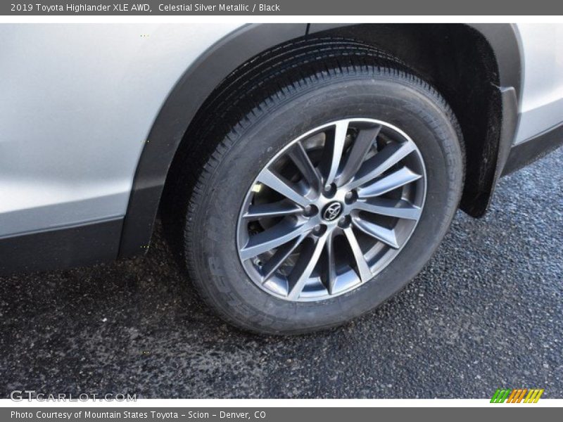 Celestial Silver Metallic / Black 2019 Toyota Highlander XLE AWD