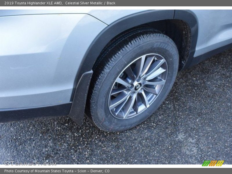 Celestial Silver Metallic / Black 2019 Toyota Highlander XLE AWD