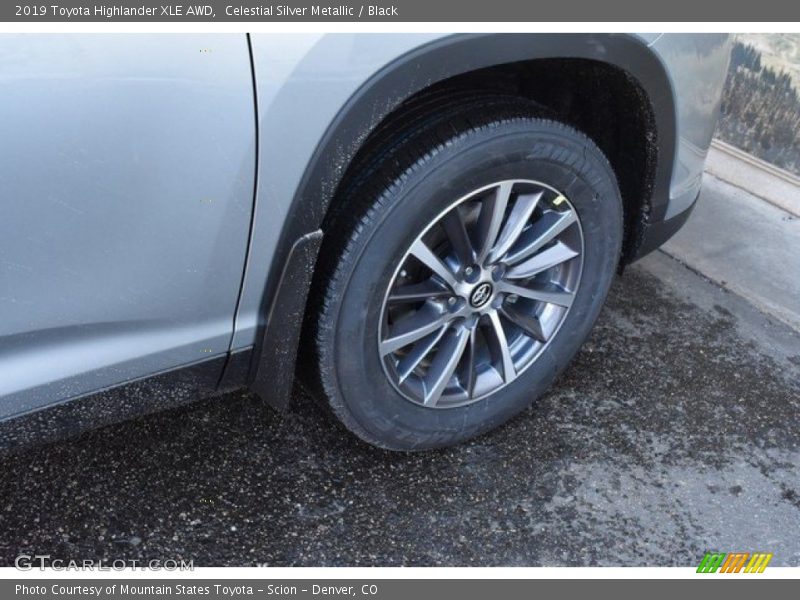 Celestial Silver Metallic / Black 2019 Toyota Highlander XLE AWD