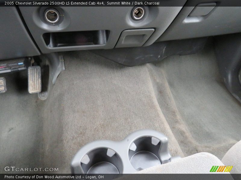 Summit White / Dark Charcoal 2005 Chevrolet Silverado 2500HD LS Extended Cab 4x4