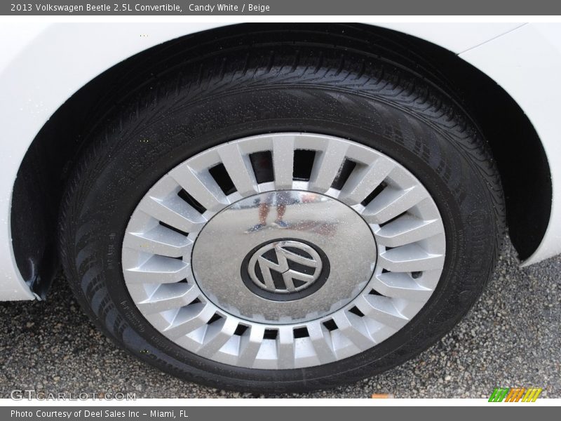 Candy White / Beige 2013 Volkswagen Beetle 2.5L Convertible