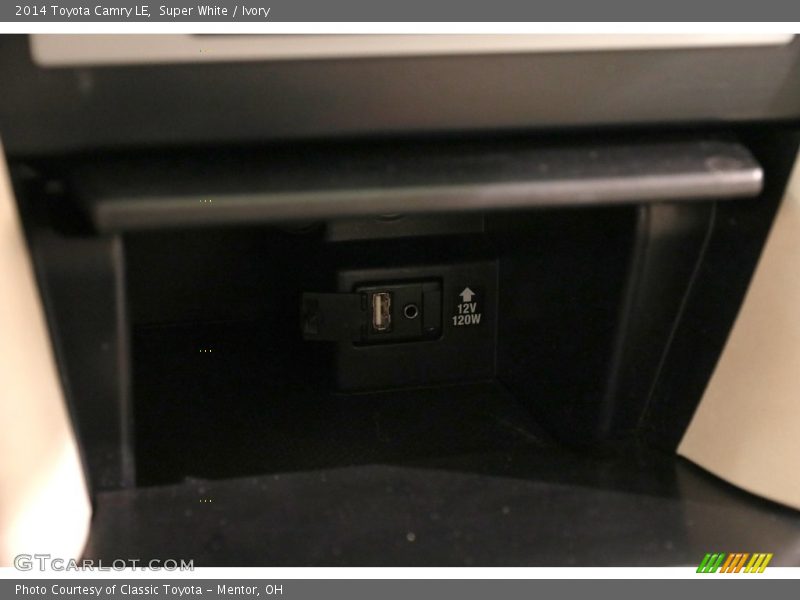 Super White / Ivory 2014 Toyota Camry LE