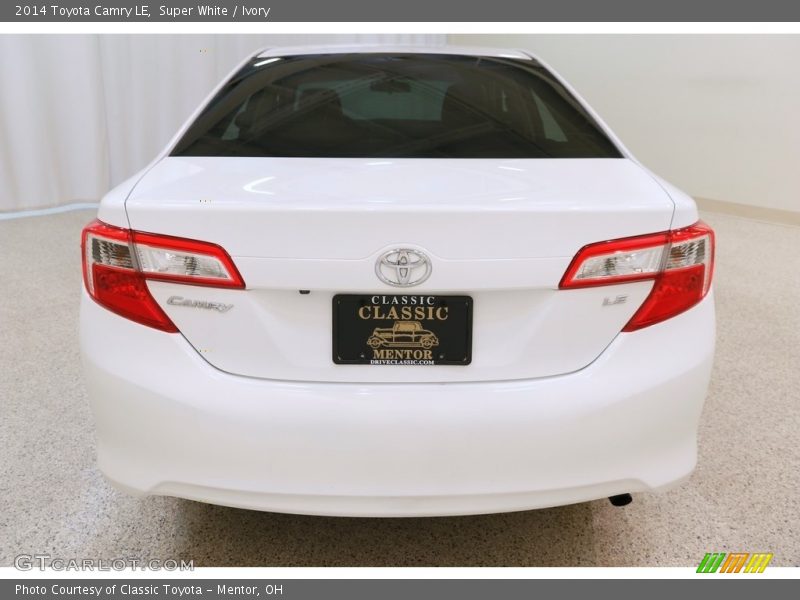 Super White / Ivory 2014 Toyota Camry LE