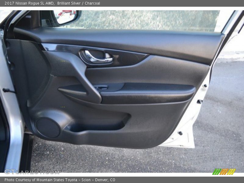 Brilliant Silver / Charcoal 2017 Nissan Rogue SL AWD