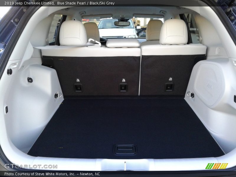 2019 Cherokee Limited Trunk