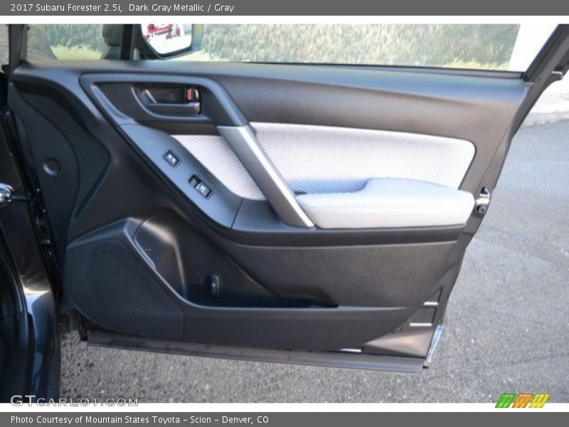 Dark Gray Metallic / Gray 2017 Subaru Forester 2.5i