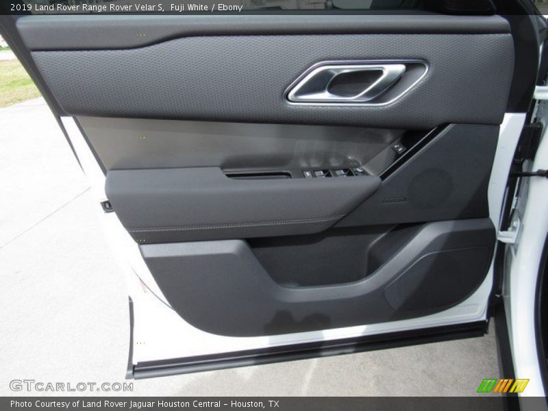 Fuji White / Ebony 2019 Land Rover Range Rover Velar S