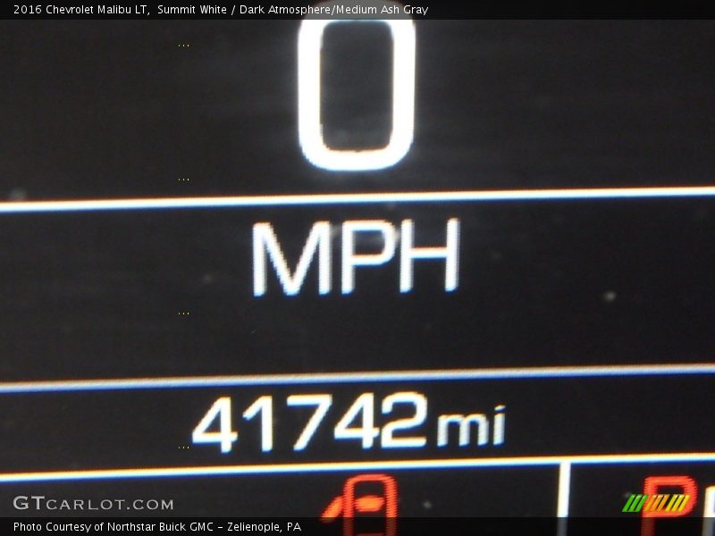 Summit White / Dark Atmosphere/Medium Ash Gray 2016 Chevrolet Malibu LT