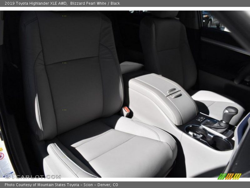 Blizzard Pearl White / Black 2019 Toyota Highlander XLE AWD