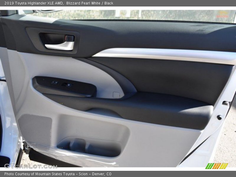 Blizzard Pearl White / Black 2019 Toyota Highlander XLE AWD