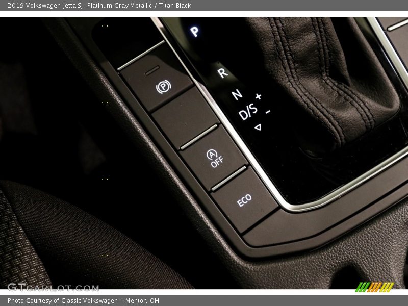 Platinum Gray Metallic / Titan Black 2019 Volkswagen Jetta S