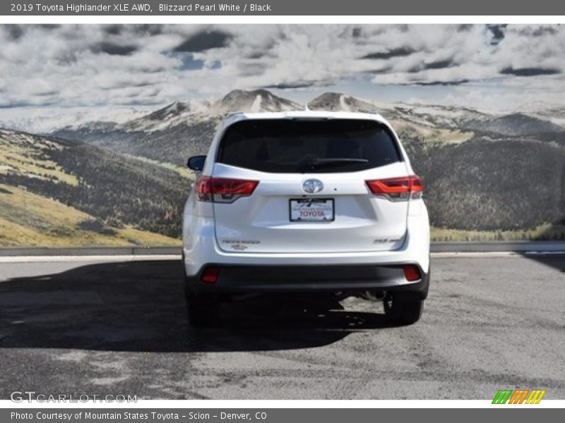 Blizzard Pearl White / Black 2019 Toyota Highlander XLE AWD