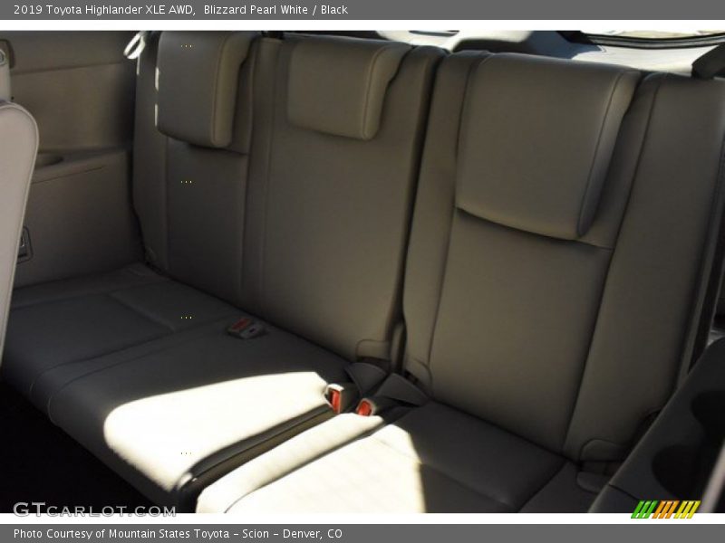 Blizzard Pearl White / Black 2019 Toyota Highlander XLE AWD