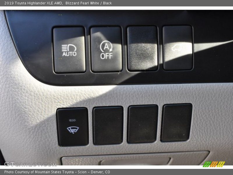 Blizzard Pearl White / Black 2019 Toyota Highlander XLE AWD