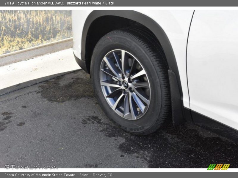 Blizzard Pearl White / Black 2019 Toyota Highlander XLE AWD