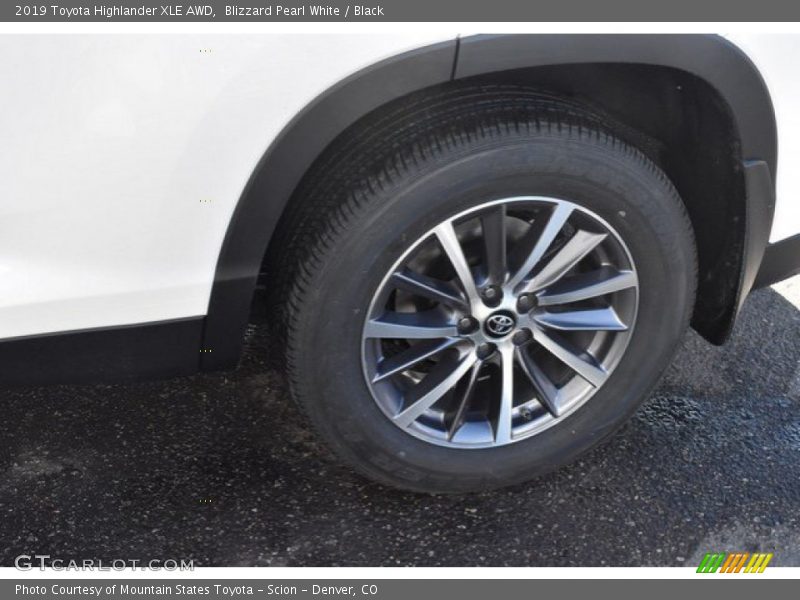 Blizzard Pearl White / Black 2019 Toyota Highlander XLE AWD