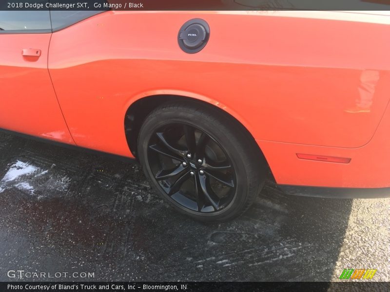 Go Mango / Black 2018 Dodge Challenger SXT