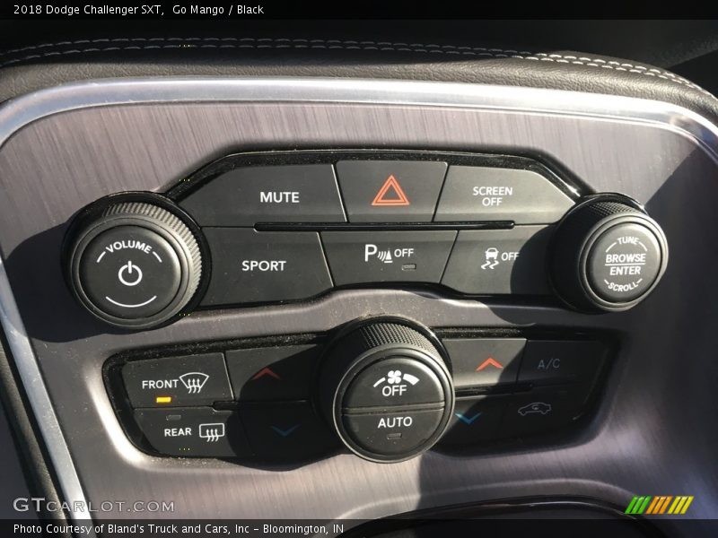 Go Mango / Black 2018 Dodge Challenger SXT