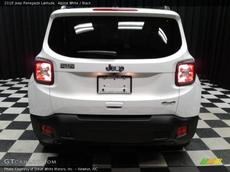 Alpine White / Black 2018 Jeep Renegade Latitude