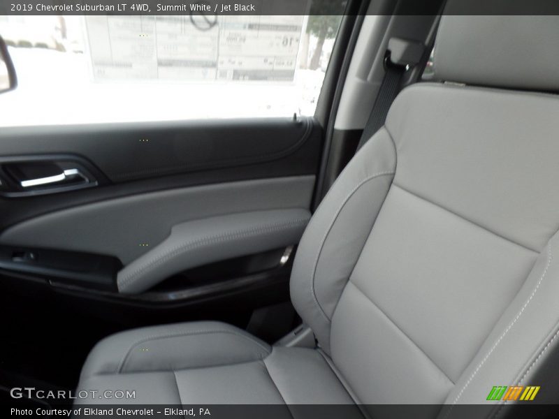 Summit White / Jet Black 2019 Chevrolet Suburban LT 4WD