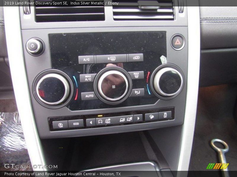Controls of 2019 Discovery Sport SE