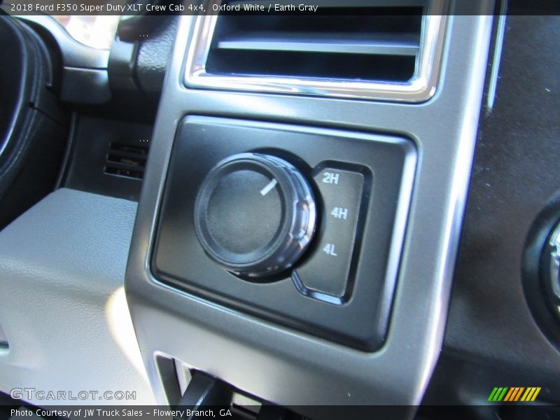 Oxford White / Earth Gray 2018 Ford F350 Super Duty XLT Crew Cab 4x4