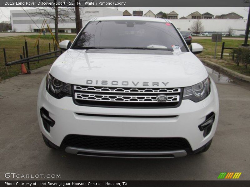 Fuji White / Almond/Ebony 2019 Land Rover Discovery Sport HSE