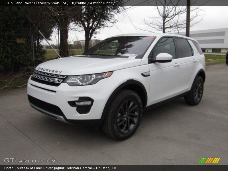 Front 3/4 View of 2019 Discovery Sport HSE