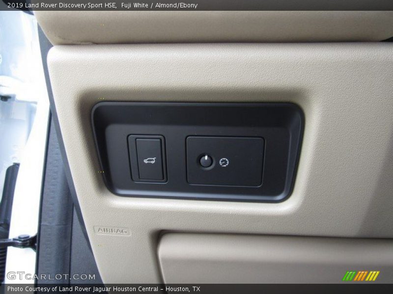 Fuji White / Almond/Ebony 2019 Land Rover Discovery Sport HSE