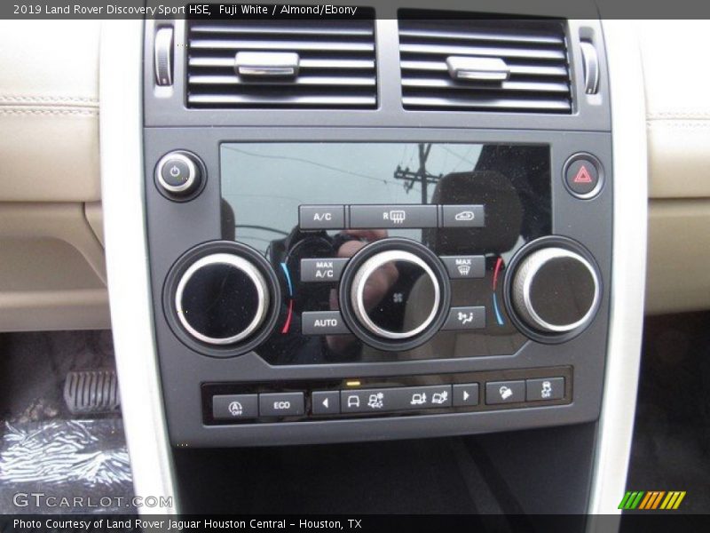 Controls of 2019 Discovery Sport HSE