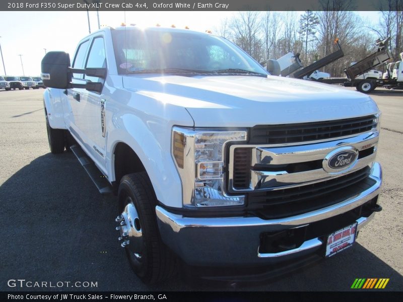 Oxford White / Earth Gray 2018 Ford F350 Super Duty XLT Crew Cab 4x4