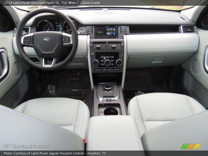 Dashboard of 2019 Discovery Sport SE