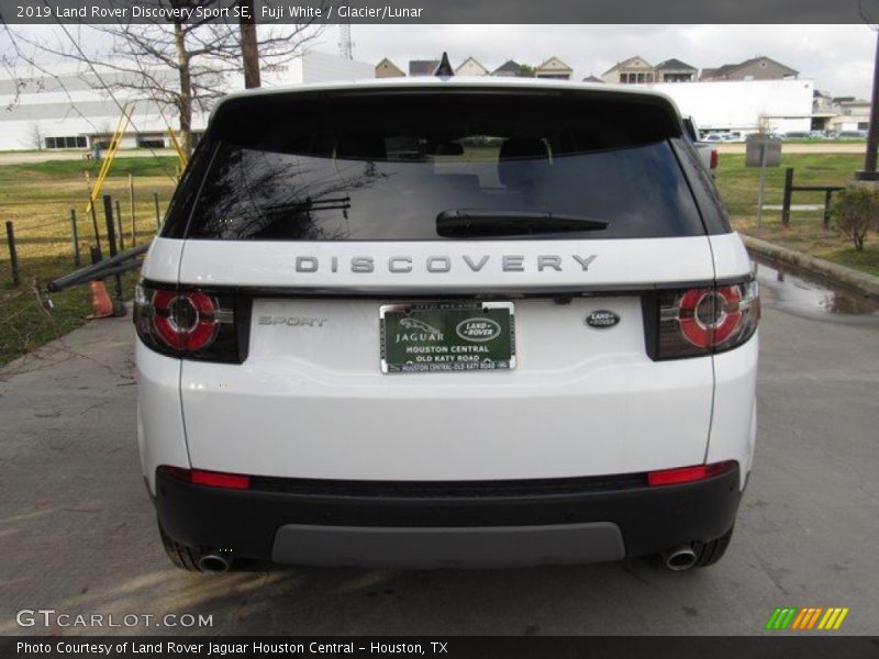 Fuji White / Glacier/Lunar 2019 Land Rover Discovery Sport SE