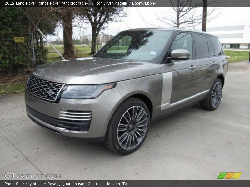 Front 3/4 View of 2019 Range Rover Autobiography