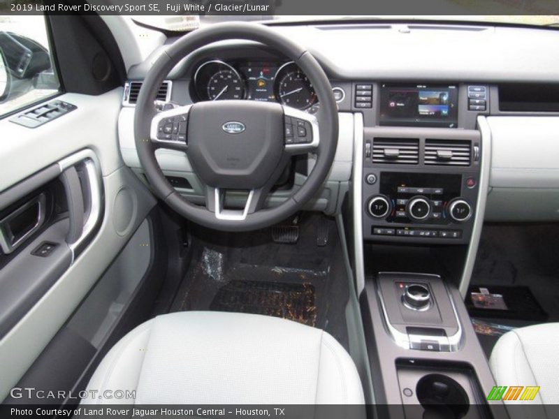 Dashboard of 2019 Discovery Sport SE