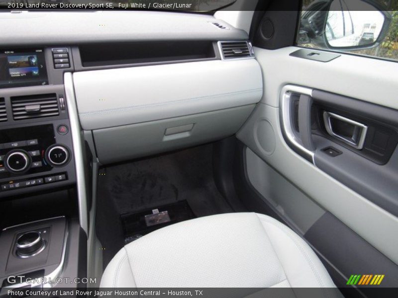 Fuji White / Glacier/Lunar 2019 Land Rover Discovery Sport SE
