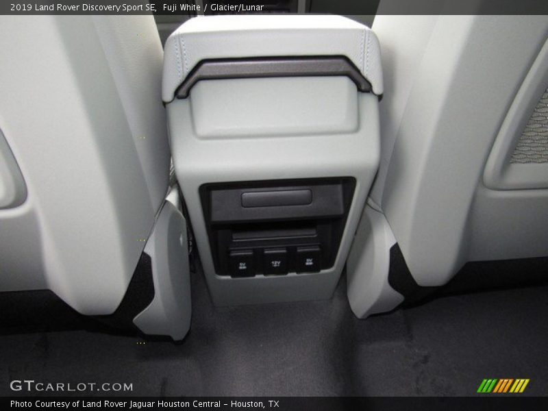 Fuji White / Glacier/Lunar 2019 Land Rover Discovery Sport SE