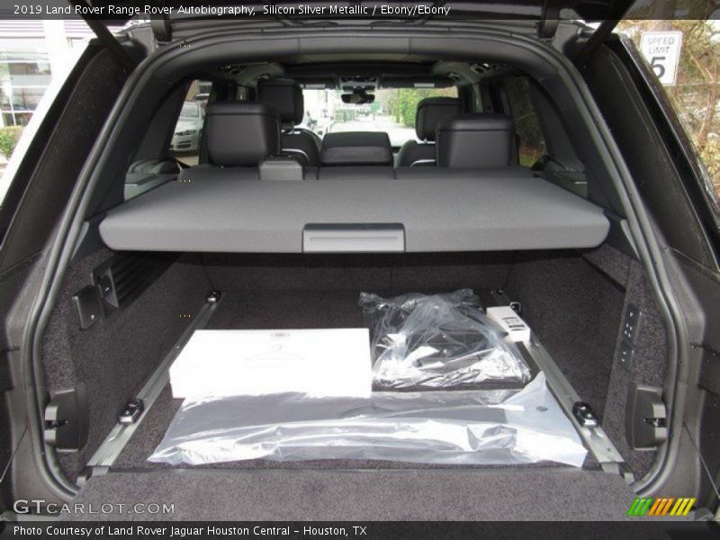  2019 Range Rover Autobiography Trunk