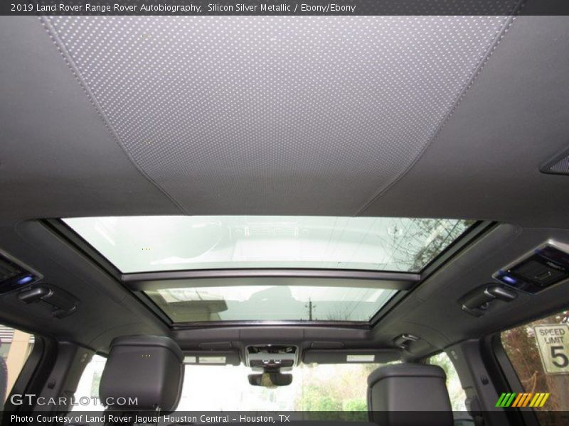 Sunroof of 2019 Range Rover Autobiography