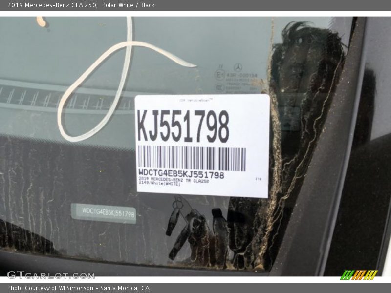 Polar White / Black 2019 Mercedes-Benz GLA 250