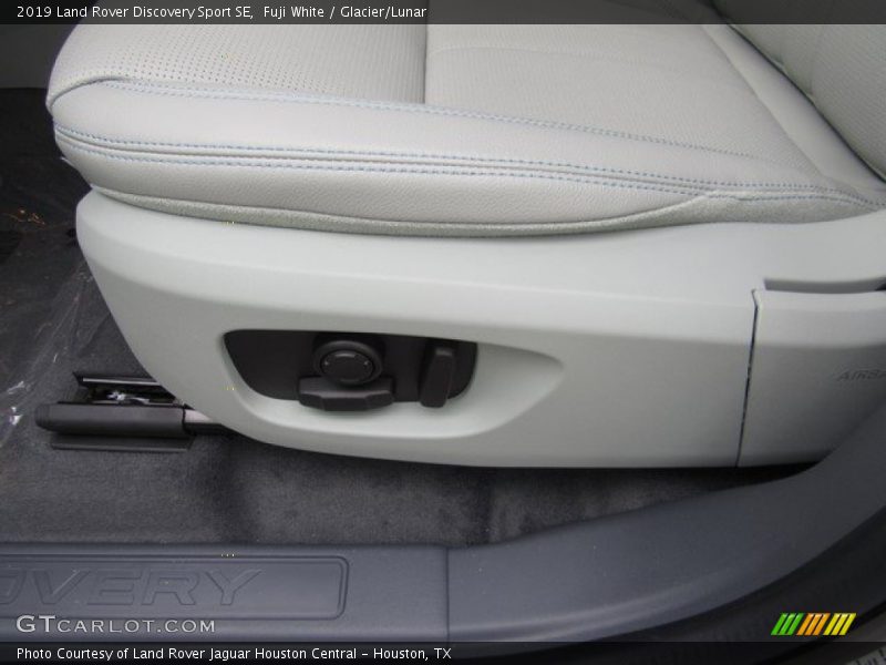 Fuji White / Glacier/Lunar 2019 Land Rover Discovery Sport SE
