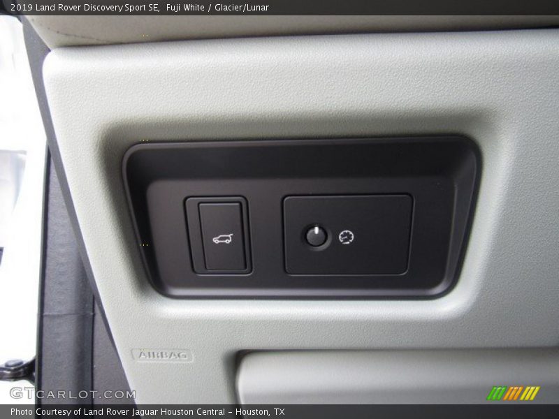 Fuji White / Glacier/Lunar 2019 Land Rover Discovery Sport SE