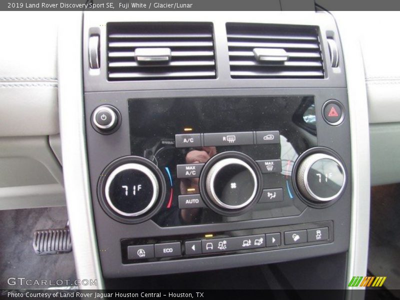 Controls of 2019 Discovery Sport SE