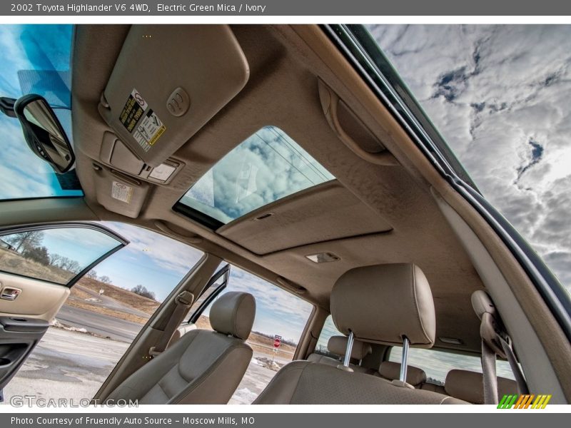 Electric Green Mica / Ivory 2002 Toyota Highlander V6 4WD