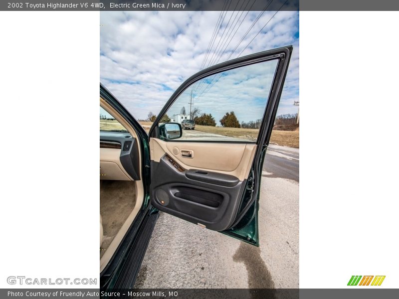 Electric Green Mica / Ivory 2002 Toyota Highlander V6 4WD