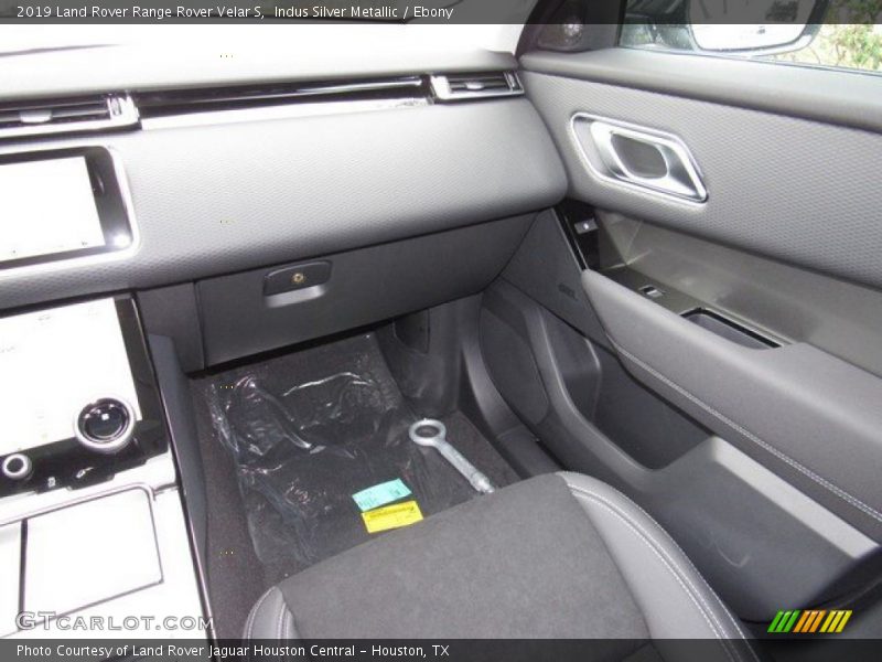 Indus Silver Metallic / Ebony 2019 Land Rover Range Rover Velar S